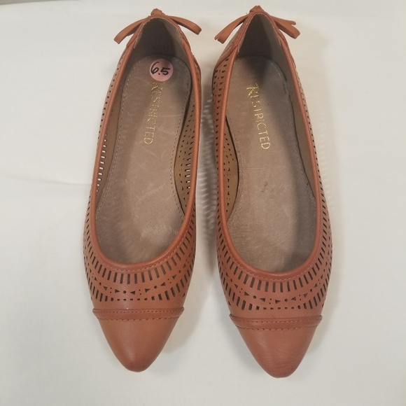 Modcloth Restricted Perforated Pointed Flats 6.5 - Picture 4 of 7
